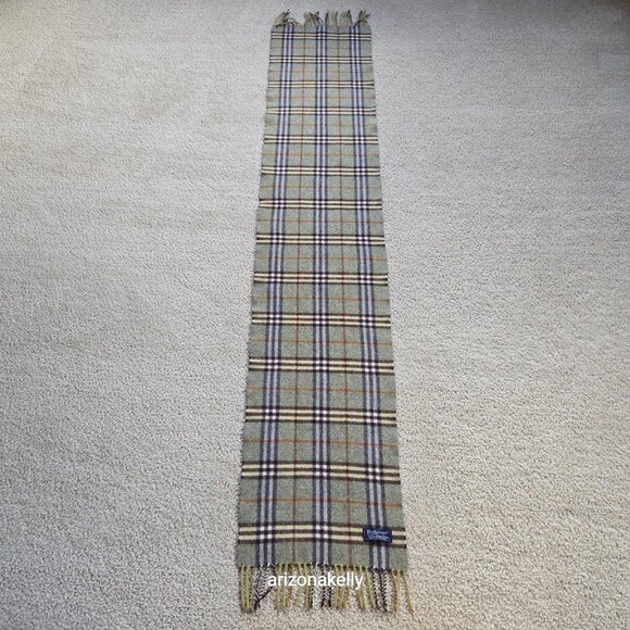 PERFECT! Vintage Burberry Wool Plaid Scarf - Picture 17 of 17